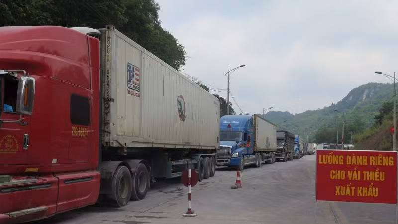 Cửa khẩu Tân Thanh, Văn Lãng (Lạng Sơn), dành luồng ưu tiên xuất khẩu vải thiều qua cửa khẩu.