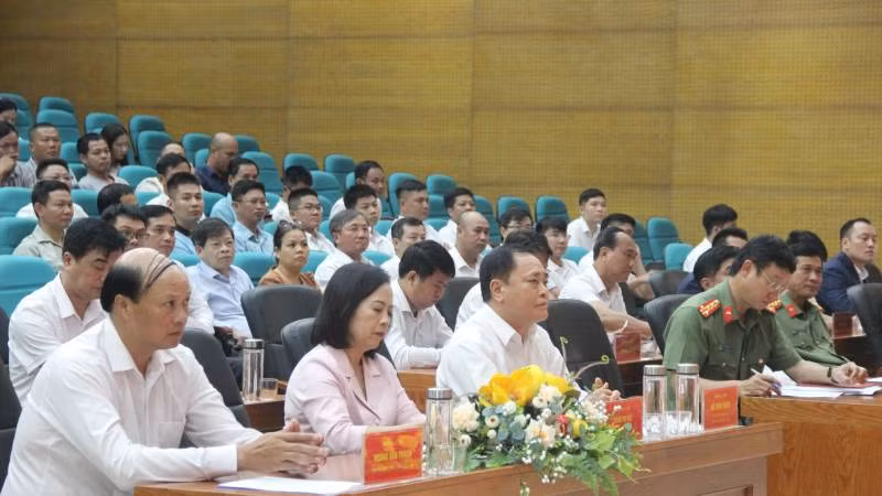 Các đại biểu tham dự lễ ký quy chế phối hợp bảo đảm an ninh trật tự ở 2 dự án cao tốc trên địa bàn tỉnh. Các đại biểu tham dự lễ ký quy chế phối hợp bảo đảm an ninh trật tự ở 2 dự án cao tốc trên địa bàn tỉnh.