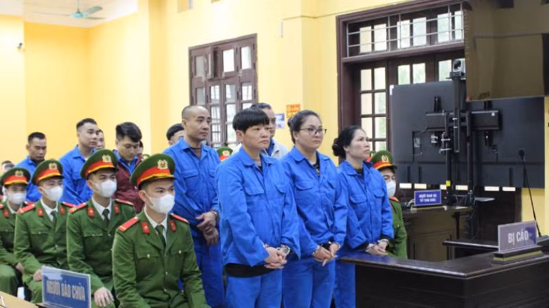 Các bị cáo tại phiên tòa xét xử.