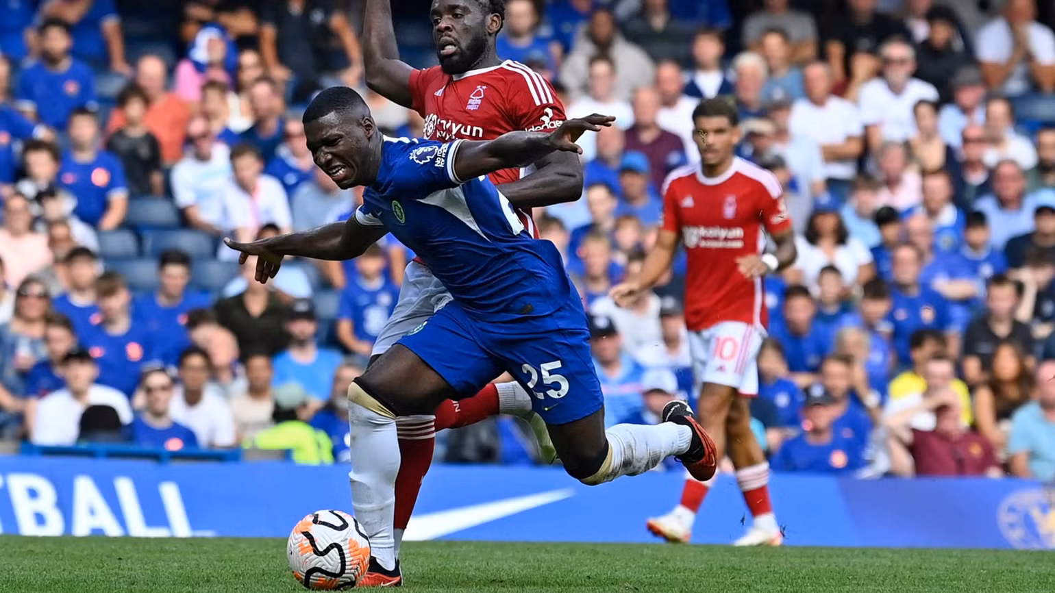 Bom tấn Caicedo chưa thể giúp Chelsea bay cao trên bảng xếp hạng. (Ảnh: Reuters)