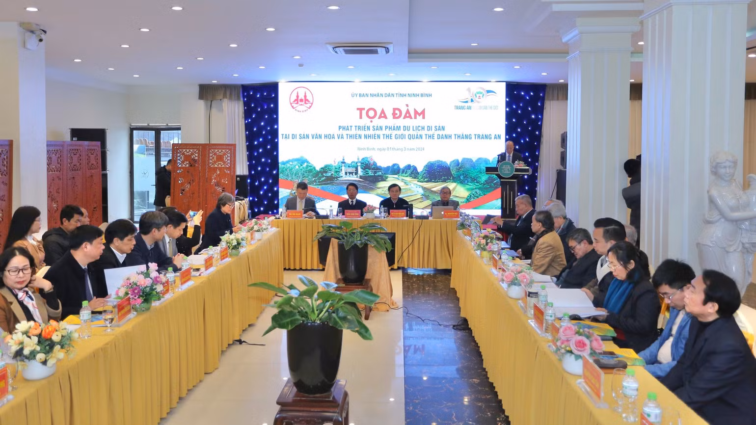 Quang cảnh buổi tọa đàm. (Ảnh: ANH TUẤN)