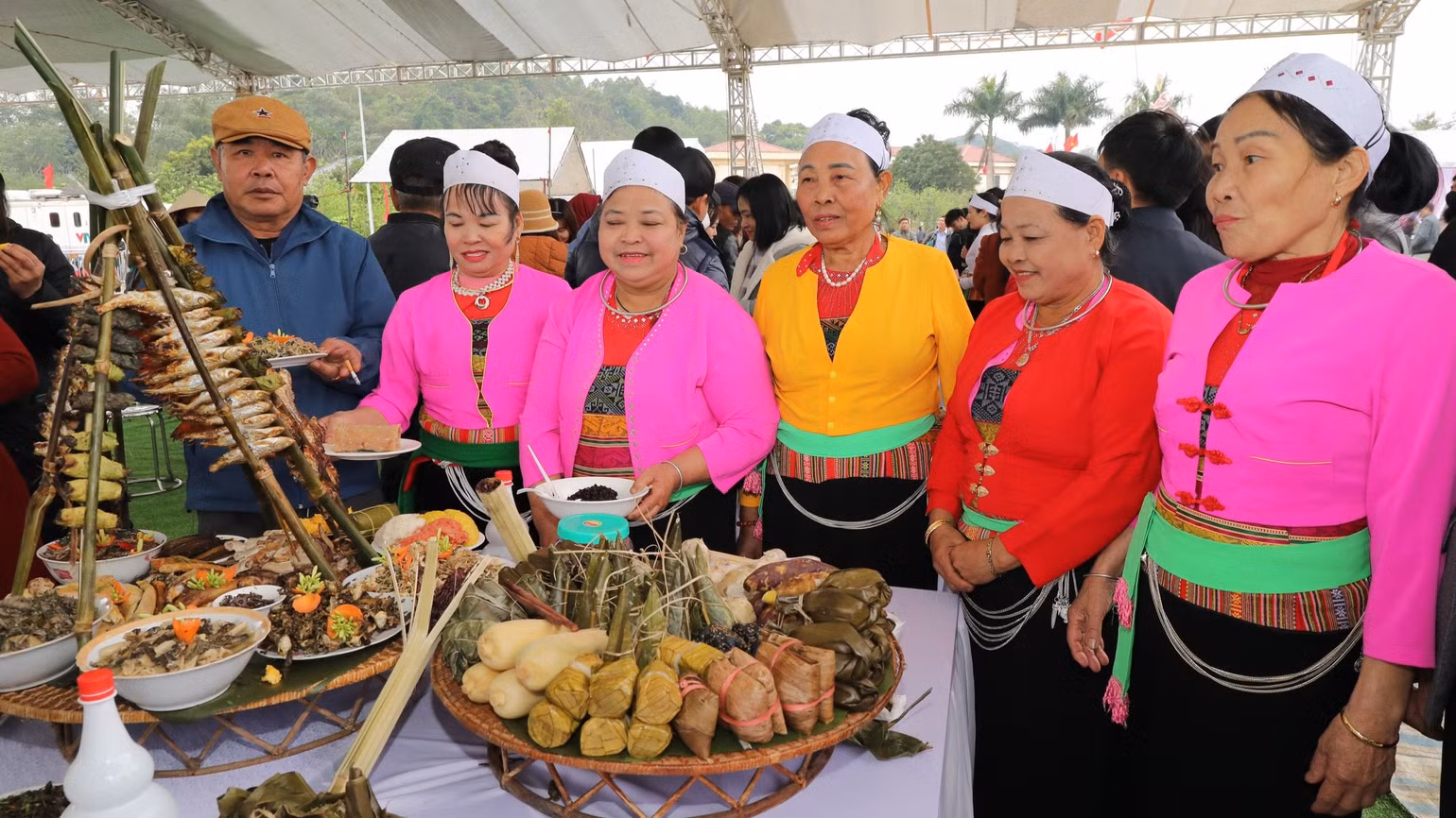 Đặc sắc Hội thi ẩm thực các dân tộc huyện miền núi Nho Quan. Ảnh: MINH QUANG