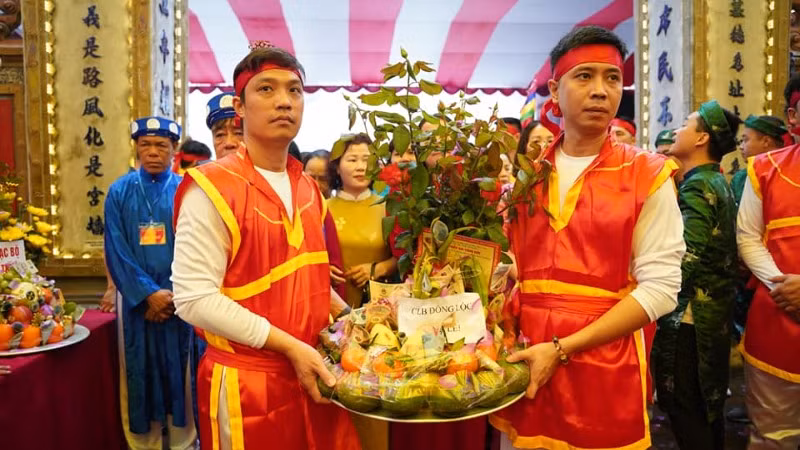 Mọi nghi thức dâng cúng đều diễn ra trang nghiêm. Mọi nghi thức dâng cúng đều diễn ra trang nghiêm.