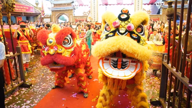 Hội còn có sự giao thoa về văn hóa phương Đông. Hội còn có sự giao thoa về văn hóa phương Đông.