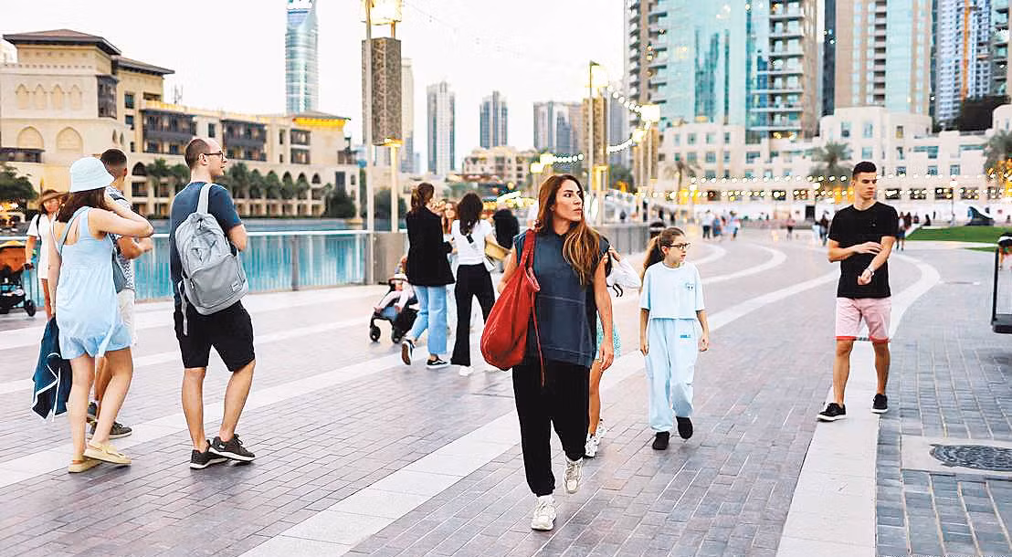 Khoảng 90% dân ở Dubai là người nước ngoài. Chương trình “visa vàng” mới khuyến khích đầu tư vào UAE. Ảnh | REUTERS Khoảng 90% dân ở Dubai là người nước ngoài. Chương trình “visa vàng” mới khuyến khích đầu tư vào UAE. Ảnh | REUTERS