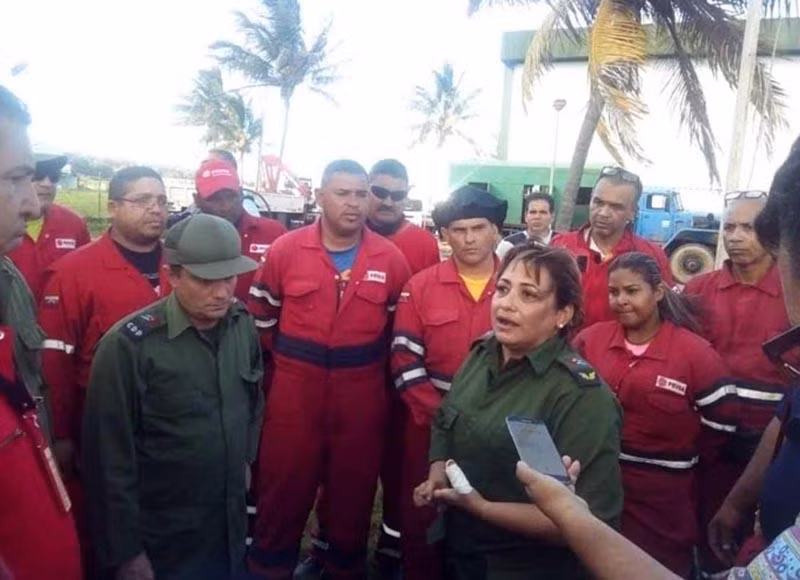 Chính quyền địa phương cảm ơn các chuyên gia Venezuela đã đến giúp Matanzas chiến đấu với giặc lửa. Chính quyền địa phương cảm ơn các chuyên gia Venezuela đã đến giúp Matanzas chiến đấu với giặc lửa.