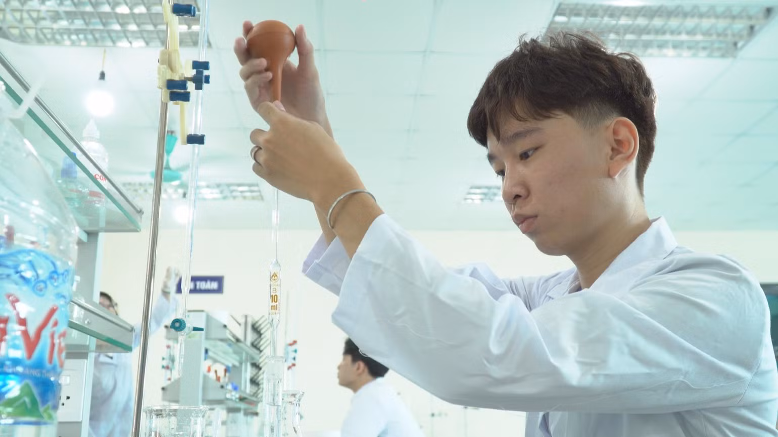 Chàng trai “Vàng”Hóa học quốc tế đầu tiên ở Hà Nam ảnh 1