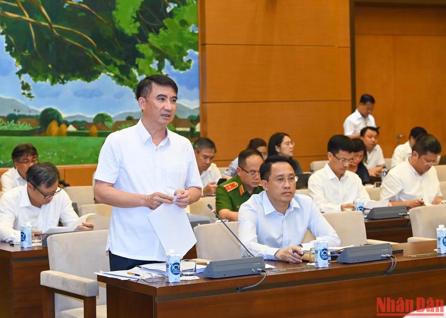 Giám đốc Sở Tài chính Nguyễn Xuân Lưu giải trình về những vấn đề đoàn giám sát đặt ra.