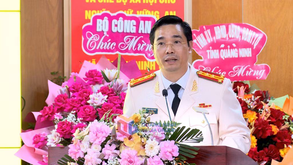 Đồng chí Đại tá Trần Văn Phúc, Giám đốc Công an tỉnh, phát biểu nhận nhiệm vụ.
