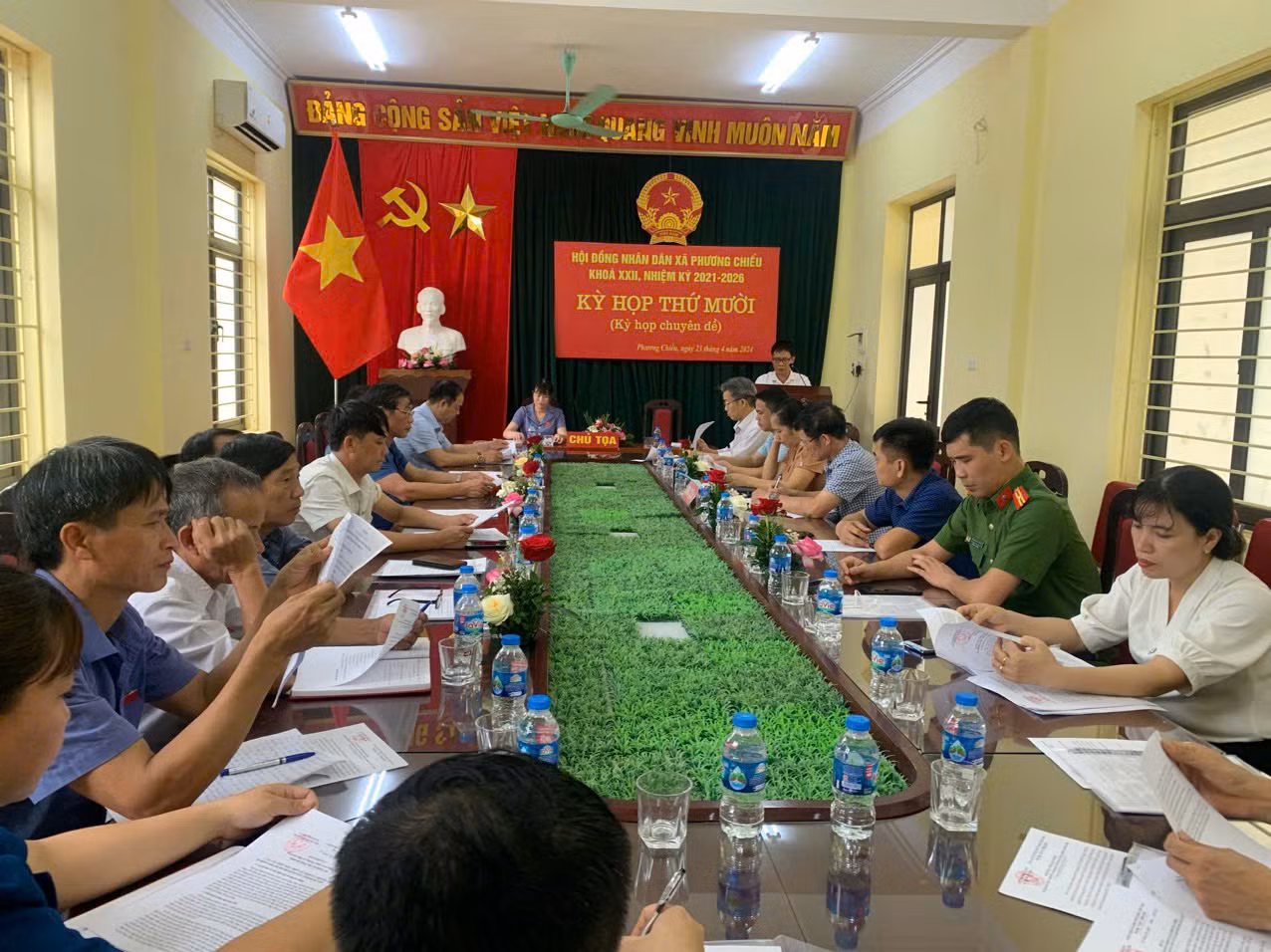 Kỳ họp chuyên đề HĐND xã Phương Chiểu thông qua Nghị quyết về sắp xếp đơn vị hành chính cấp xã. Kỳ họp chuyên đề HĐND xã Phương Chiểu thông qua Nghị quyết về sắp xếp đơn vị hành chính cấp xã.