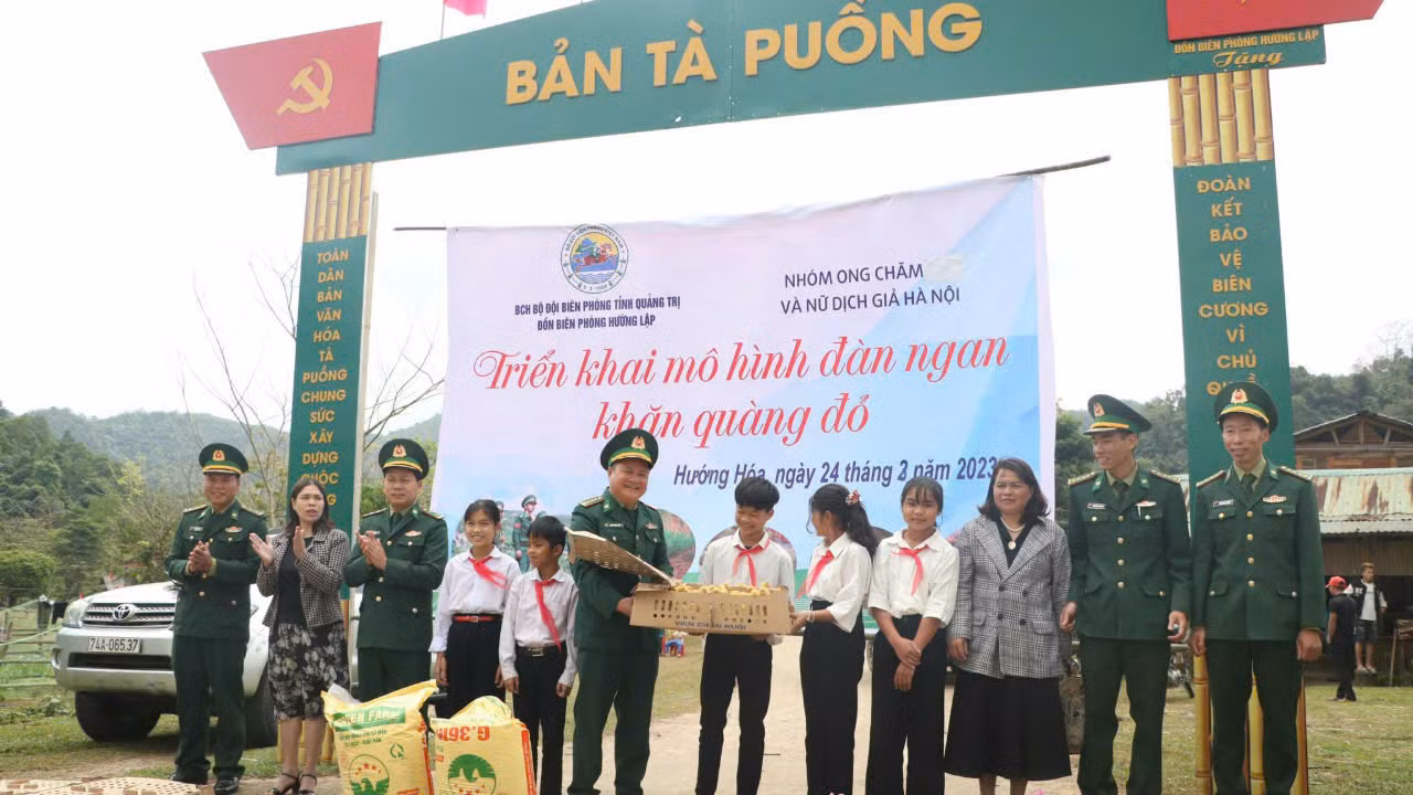 Triển khai mô hình đàn ngan khăn quàng đỏ. Triển khai mô hình đàn ngan khăn quàng đỏ.