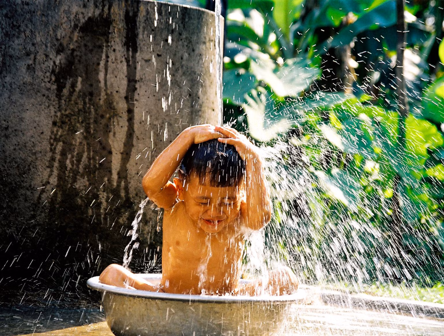Nước sạch là một tài nguyên không thể thiếu đối với cuộc sống của con người. Ảnh: Thanh Trúc