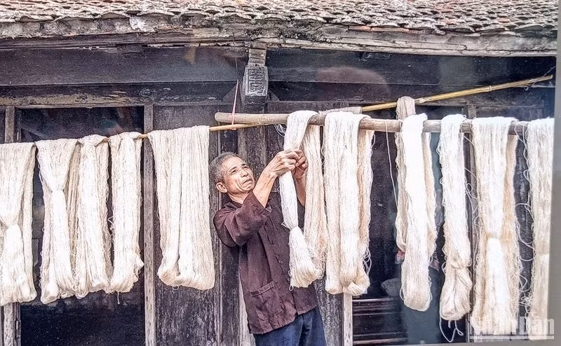 Hiện nay trong làng dệt đũi Nam Cao vẫn còn những người cao tuổi làm nghề và truyền nghề cho các thế hệ tiếp nối.