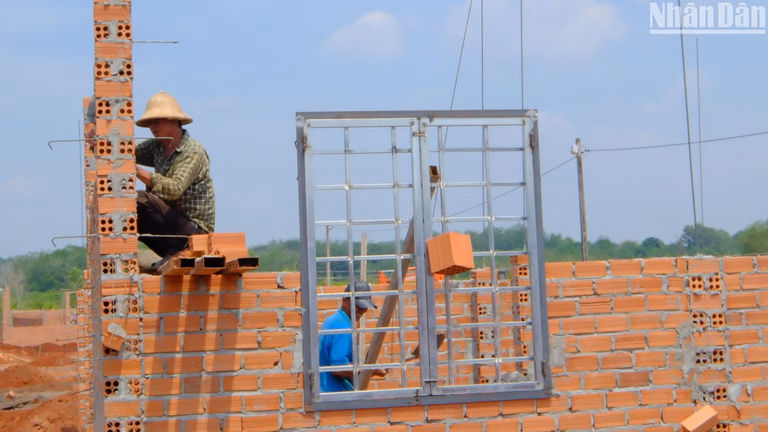 Bình Phước tăng tốc xóa nhà tạm, nhà dột nát trước ngày 30/4 năm nay. Bình Phước tăng tốc xóa nhà tạm, nhà dột nát trước ngày 30/4 năm nay.