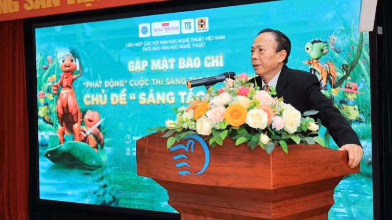 Nhà văn, nhà báo Hoàng Dự, Tổng Biên tập Thời báo Văn học Nghệ thuật, Trưởng Ban Tổ chức cuộc thi phát biểu. (Ảnh: BTC)