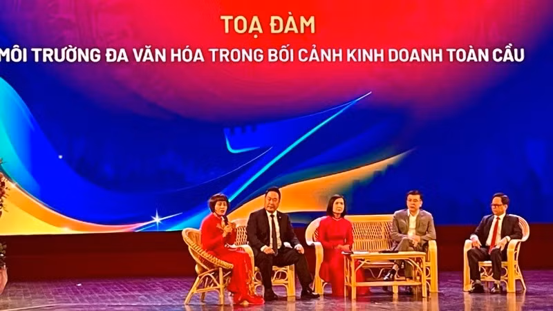 Phiên Tọa đàm ""Môi trường đa văn hoá trong bối cảnh kinh doanh toàn cầu". Phiên Tọa đàm ""Môi trường đa văn hoá trong bối cảnh kinh doanh toàn cầu".