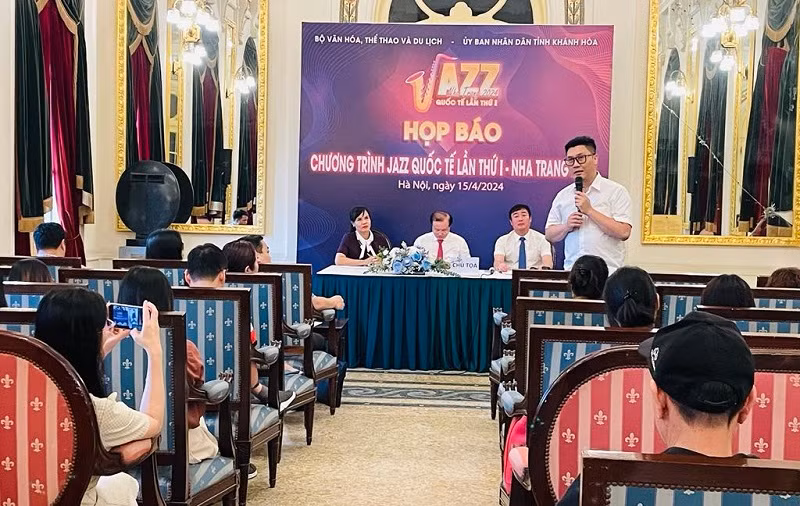 Toàn cảnh buổi họp báo.
