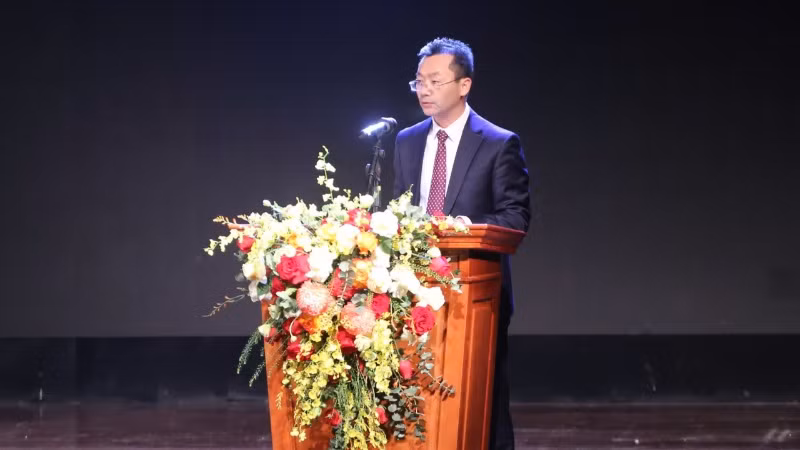 Phó Giám đốc Sở Văn hóa và Thể thao Hà Nội Phạm Xuân Tài phát biểu bế mạc Liên hoan. (Ảnh: Linh Trần)