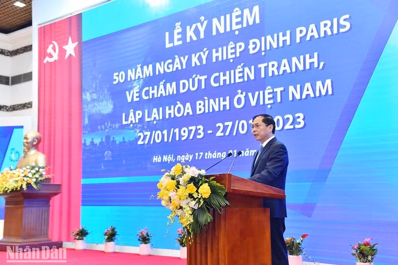 Bộ trưởng Ngoại giao Bùi Thanh Sơn đọc diễn văn tại Lễ kỷ niệm. (Ảnh: Thủy Nguyên) Bộ trưởng Ngoại giao Bùi Thanh Sơn đọc diễn văn tại Lễ kỷ niệm. (Ảnh: Thủy Nguyên)