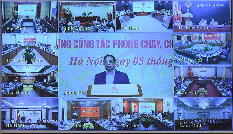 Hội nghị được tổ chức trực tuyến giữa điểm cầu Trụ sở Chính phủ với điểm cầu tại trụ sở 63 UBND các tỉnh, thành phố trực thuộc Trung ương và hơn 700 điểm cầu tại UBND các quận, huyện trong cả nước.
