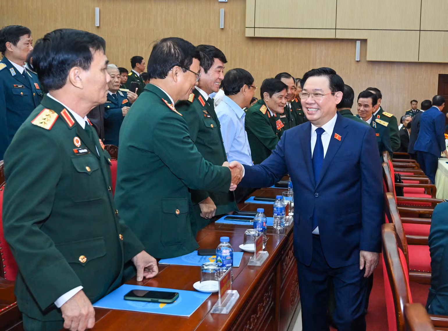 Chủ tịch Quốc hội Vương Đình Huệ với các đại biểu dự lễ kỷ niệm. (Ảnh: Duy Linh)
