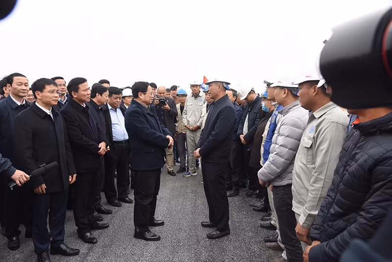 Thủ tướng đã đi kiểm tra tình hình thi công ở Nút giao Đông Xuân thuộc dự án Mai Sơn-Quốc lộ 45.