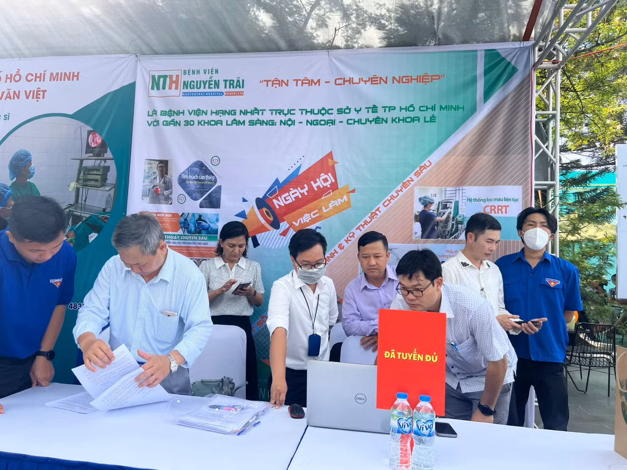 10 giờ 45 phút ngày 15/8, đã có 198 bác sĩ đăng ký tuyển dụng thành công, 22 đơn vị đã tuyển đủ nhu cầu, hiện còn 78 ứng cử viên tiếp tục đăng ký tại 42 đơn vị chưa tuyển đủ số lượng.