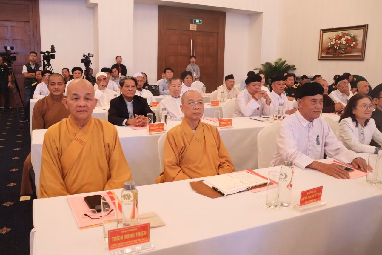 Các đại biểu tham dự buổi gặp mặt. Các đại biểu tham dự buổi gặp mặt.