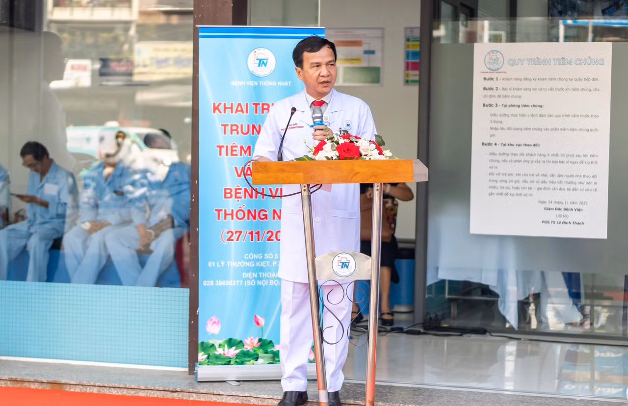 PGS Lê Đình Thanh, Giám đốc Bệnh viện Thống Nhất Thành phố Hồ Chí Minh phát biểu tại buổi lễ.