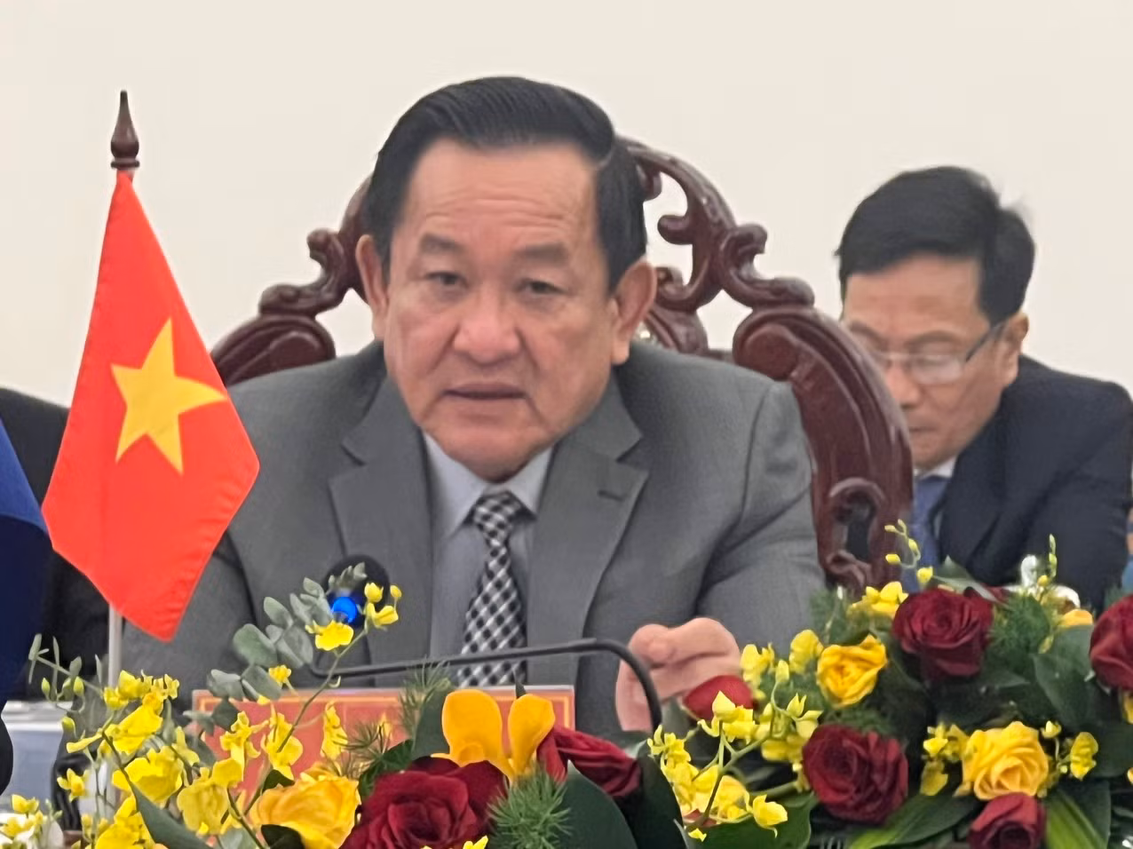 Thượng tướng Võ Minh Lương, Ủy viên Ban Chấp hành Trung ương Đảng Cộng sản Việt Nam, Ủy viên Thường vụ Quân ủy Trung ương, Thứ trưởng Quốc phòng, Chủ tịch Ủy ban Chuyên trách Chính phủ phát biểu tại kỳ họp. Thượng tướng Võ Minh Lương, Ủy viên Ban Chấp hành Trung ương Đảng Cộng sản Việt Nam, Ủy viên Thường vụ Quân ủy Trung ương, Thứ trưởng Quốc phòng, Chủ tịch Ủy ban Chuyên trách Chính phủ phát biểu tại kỳ họp.