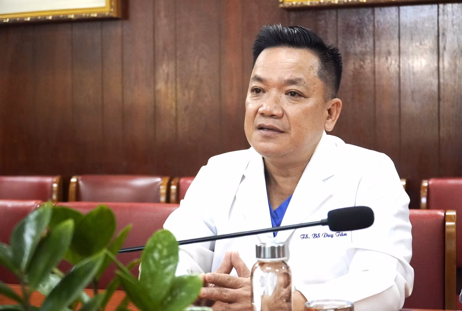 Tiến sĩ, bác sĩ Nguyễn Duy Tân, Trưởng khoa Ngoại tim mạch-Lồng ngực, Bệnh viện Thống Nhất chia sẻ thông tin với báo chí. Tiến sĩ, bác sĩ Nguyễn Duy Tân, Trưởng khoa Ngoại tim mạch-Lồng ngực, Bệnh viện Thống Nhất chia sẻ thông tin với báo chí.