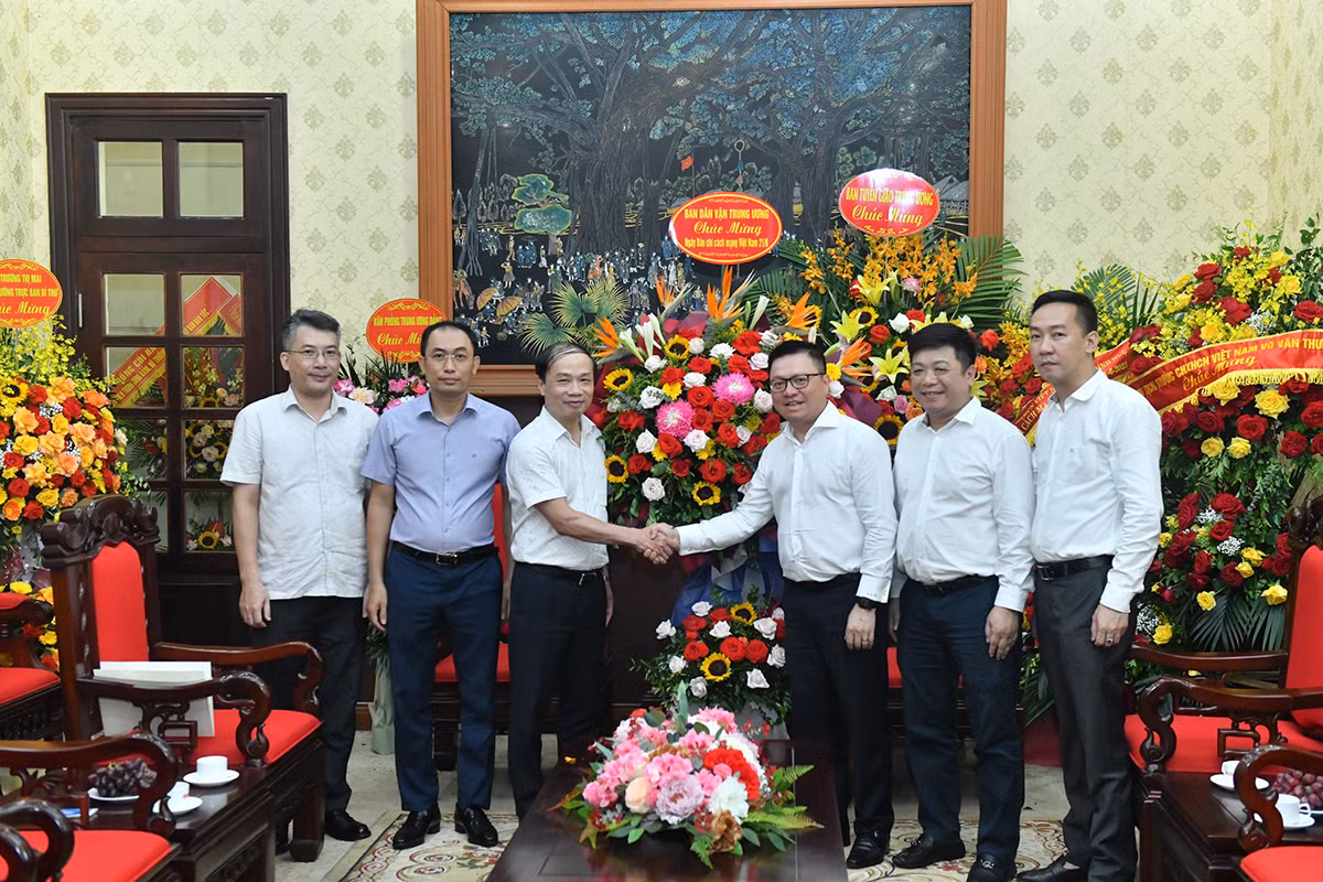 Đồng chí Phạm Tất Thắng gửi những lời chúc tốt đẹp nhất đến đội ngũ người làm Báo Nhân Dân. (Ảnh: Đăng Khoa)