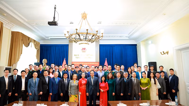 Các đại biểu chụp ảnh lưu niệm sau Đại hội.