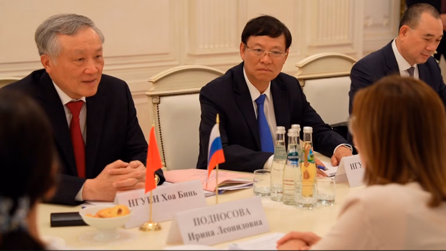 Chánh án Tòa án nhân dân tối cao Nguyễn Hòa Bình hội đàm với Chánh án Tòa án tối cao Liên bang Nga Irina Podnosova. Chánh án Tòa án nhân dân tối cao Nguyễn Hòa Bình hội đàm với Chánh án Tòa án tối cao Liên bang Nga Irina Podnosova.