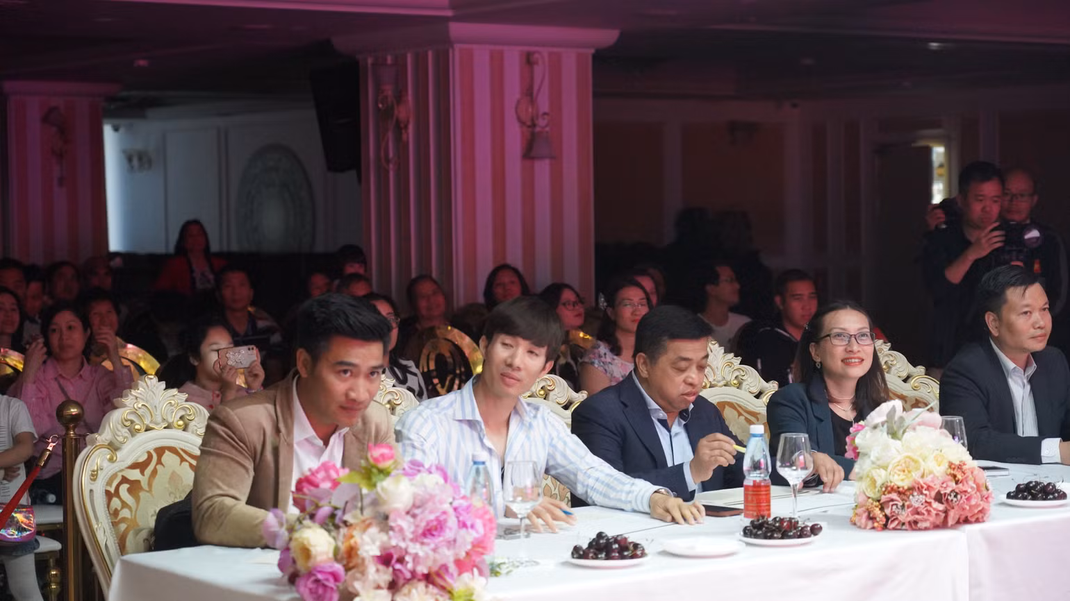 Ban giám khảo cuộc thi. (Ảnh: Xuân Hưng)