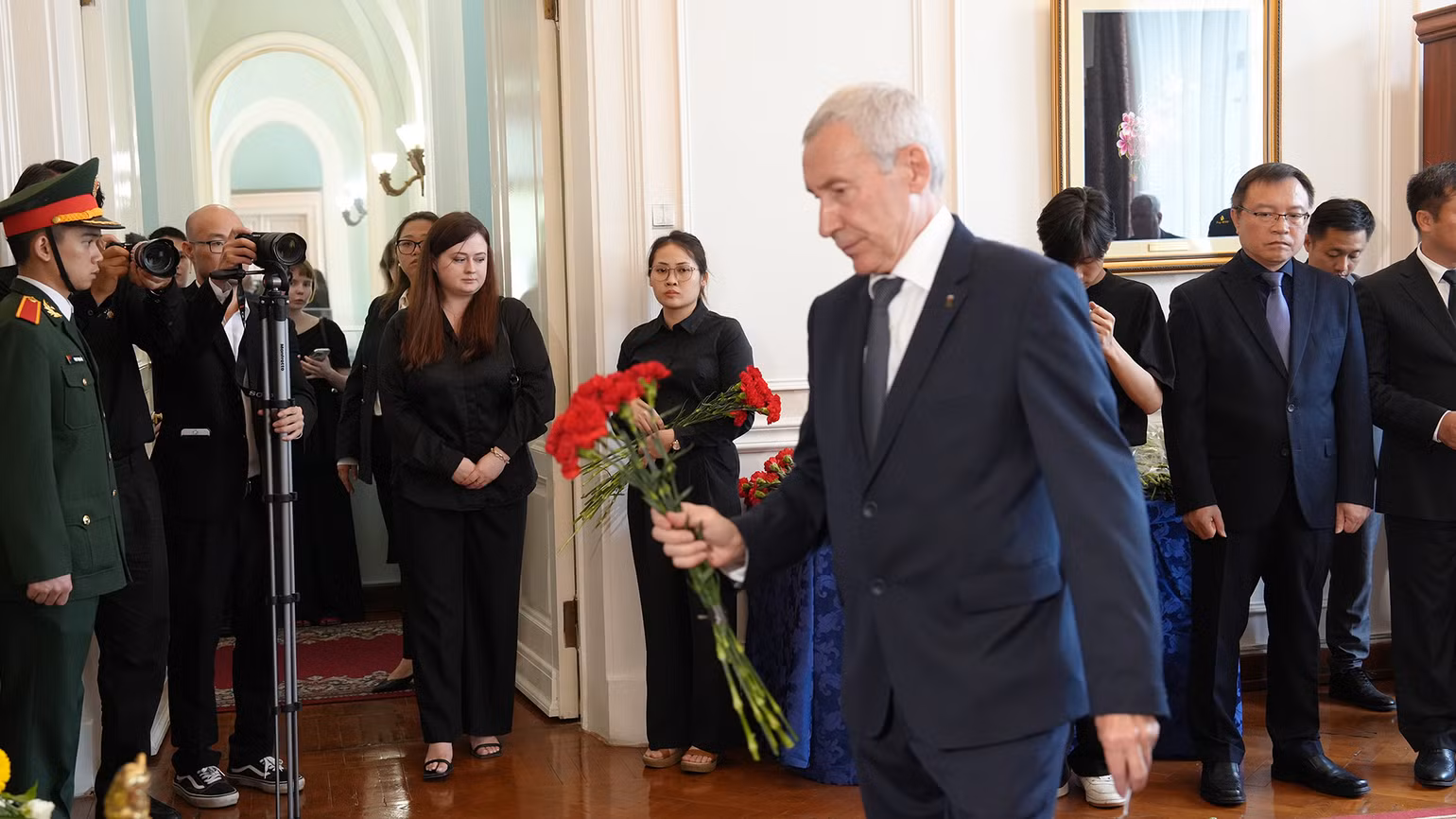 Ông Andrey Klimov, Phó Chủ tịch Ủy ban Đối ngoại Thượng viện, Chủ tịch Ủy ban Đối ngoại Hội đồng toàn thể Đảng "Nước Nga Thống nhất" viếng Tổng Bí thư Nguyễn Phú Trọng.