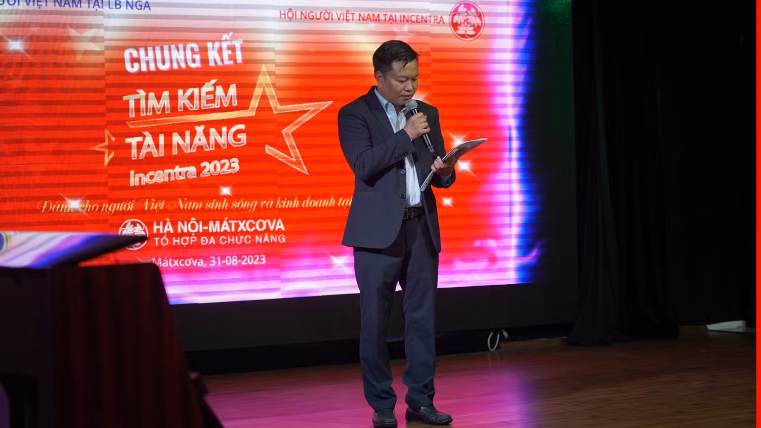 Chủ tịch Hội người Việt Nam tại Incentra, Trưởng Ban tổ chức cuộc thi Hà Việt Long. (Ảnh: Xuân Hưng)