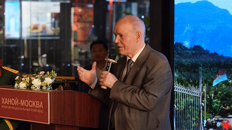 Chủ tịch Hội cựu chiến binh Nga từng công tác tại Việt Nam Nikolai Kolesnik nhiệt liệt chúc mừng toàn thể nhân dân Việt Nam nhân dịp kỷ niệm 50 năm Ngày Giải phóng miền nam, thống nhất đất nước.