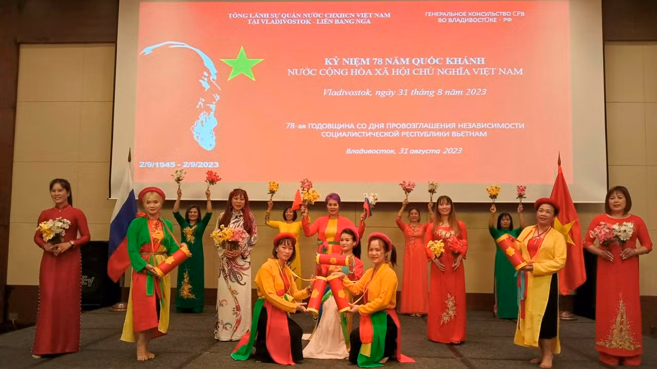 Tiết mục biểu diễn văn nghệ tại lễ kỷ niệm.