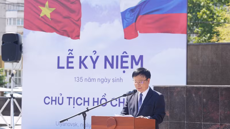Đại diện lãnh đạo tỉnh Nghệ An phát biểu. (Ảnh: XUÂN HƯNG)