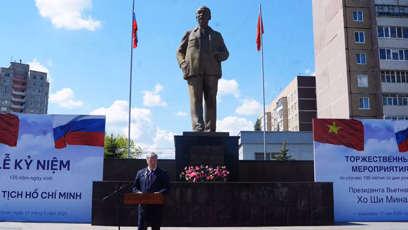 Thống đốc tỉnh Ulyanovsk Alexey Russkikh phát biểu tại sự kiện. (Ảnh: XUÂN HƯNG)