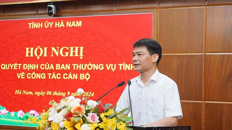 Đồng chí Nguyễn Đức Toàn, Ủy viên Ban Thường vụ Tỉnh ủy, Trưởng Ban Tuyên giáo Tỉnh ủy phát biểu tại hội nghị.