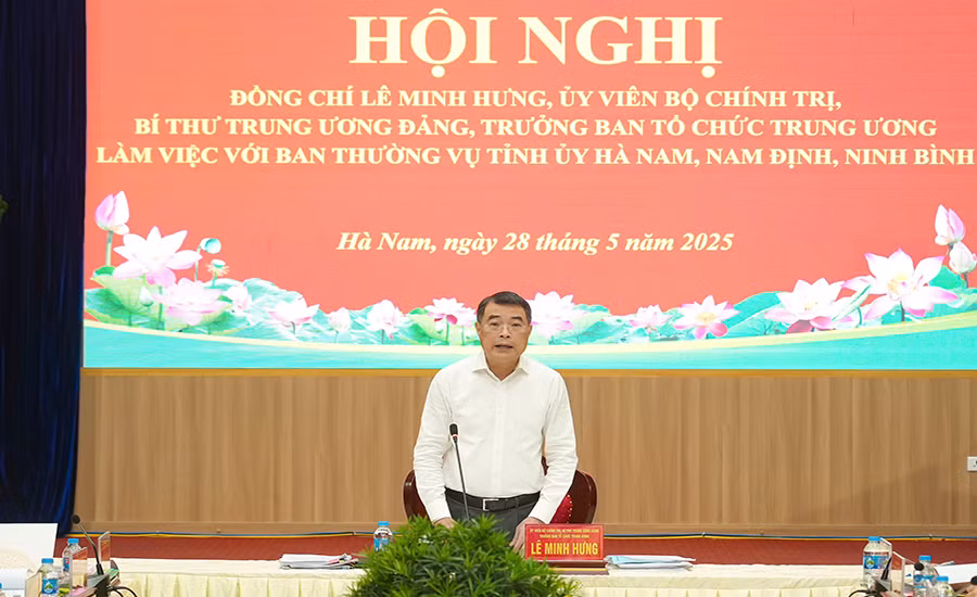 Đồng chí Lê Minh Hưng, Ủy viên Bộ Chính trị, Bí thư Trung ương Đảng, Trưởng Ban Tổ chức Trung ương phát biểu kết luận buổi làm việc. Đồng chí Lê Minh Hưng, Ủy viên Bộ Chính trị, Bí thư Trung ương Đảng, Trưởng Ban Tổ chức Trung ương phát biểu kết luận buổi làm việc.