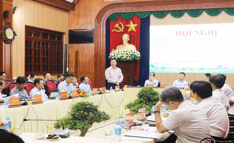 Các đại biểu dự hội nghị.