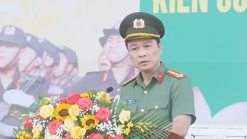 Đại tá Tô Anh Dũng, Giám đốc Công an tỉnh Hà Nam phát biểu tại buổi lễ. Đại tá Tô Anh Dũng, Giám đốc Công an tỉnh Hà Nam phát biểu tại buổi lễ.