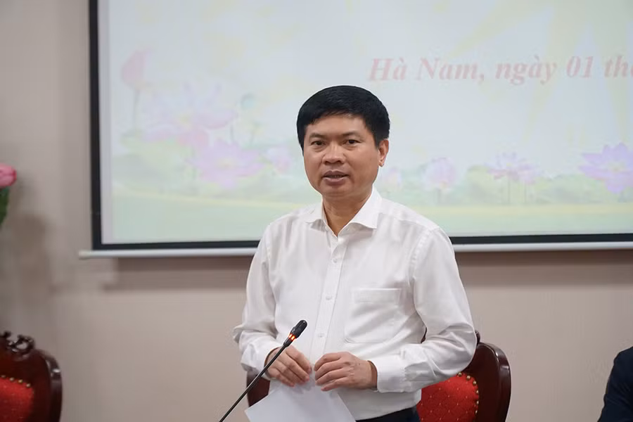 Đồng chí Trương Quốc Huy, Bí thư Tỉnh ủy, Chủ tịch Ủy ban nhân dân tỉnh, Trưởng Đoàn Đại biểu Quốc hội tỉnh Hà Nam phát biểu tại hội nghị.
