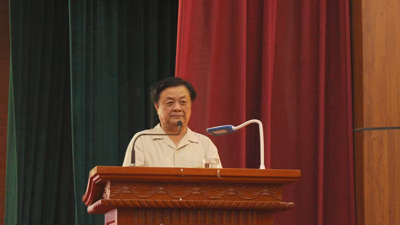 Bộ trưởng Nông nghiệp và Phát triển nông thôn Lê Minh Hoan trao đổi, chia sẻ một số nội dung từ thực tiễn lãnh đạo, chỉ đạo phát triển kinh tế nông nghiệp và xây dựng nông thôn mới. Bộ trưởng Nông nghiệp và Phát triển nông thôn Lê Minh Hoan trao đổi, chia sẻ một số nội dung từ thực tiễn lãnh đạo, chỉ đạo phát triển kinh tế nông nghiệp và xây dựng nông thôn mới.