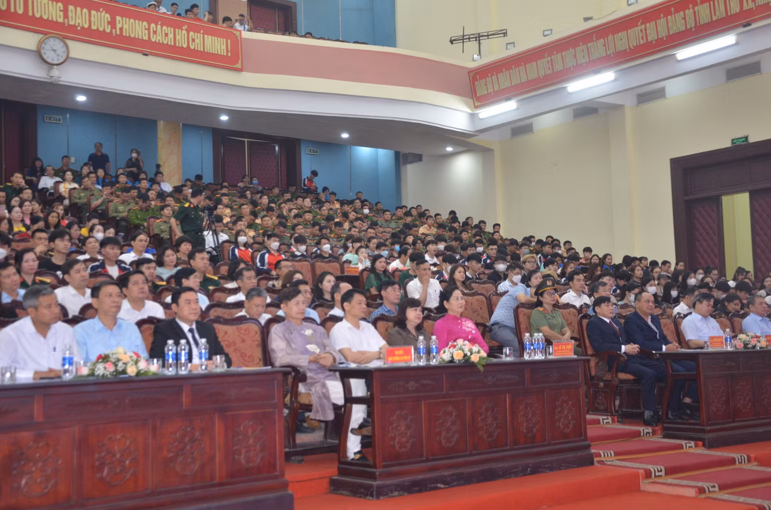 Các đại biểu tham dự Liên hoan.