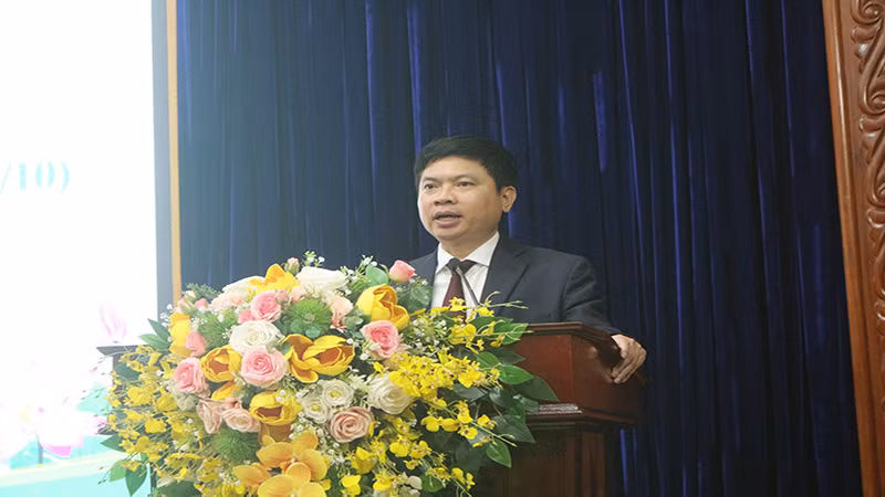 Đồng chí Trương Quốc Huy, Phó Bí thư Tỉnh ủy, Trưởng Đoàn đại biểu Quốc hội tỉnh Hà Nam phát biểu tại buổi gặp mặt.