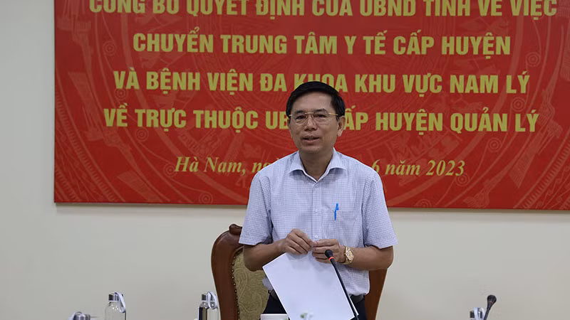 Phó Chủ tịch Ủy ban nhân dân tỉnh Hà Nam phát biểu tại hội nghị.